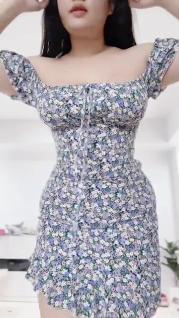Girlfriend or fuckdoll material?
