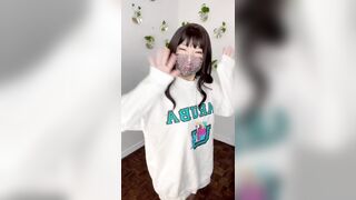 If you like athletic cuties this strip tok is for you!