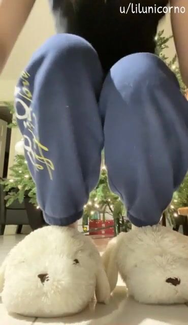 Everyone is home but I’m still flashing in the hallway ????