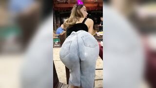 You like my juicy ass?