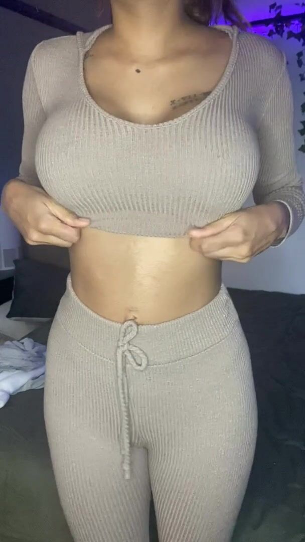 Can you cum on my tits x