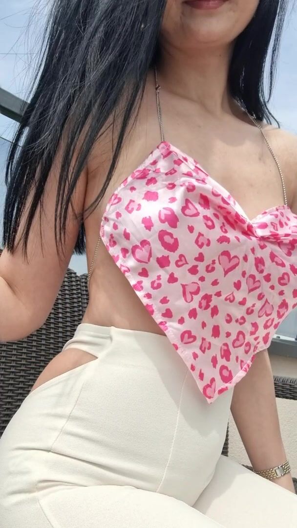 This tiny top manages to hide my big japanese boobs by magic