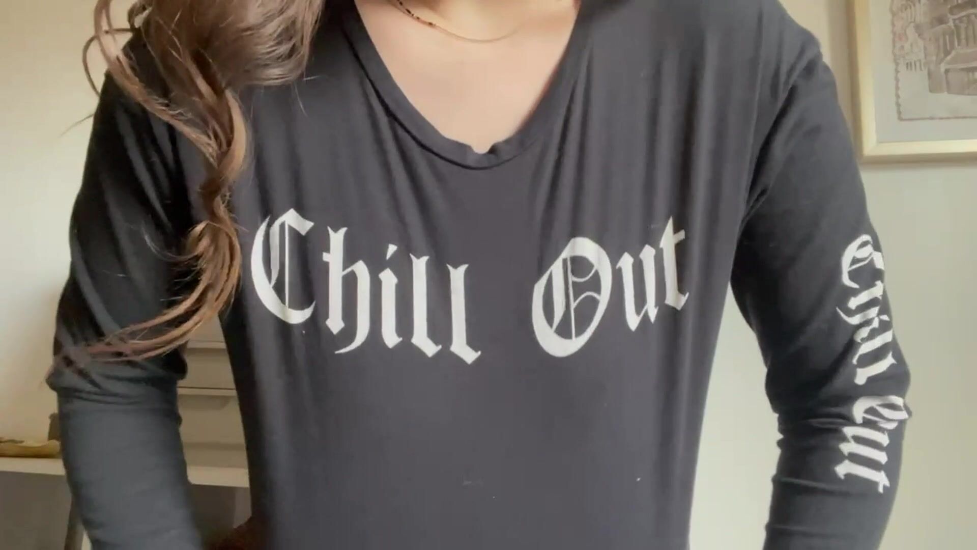 Describe my boobs with one emoji