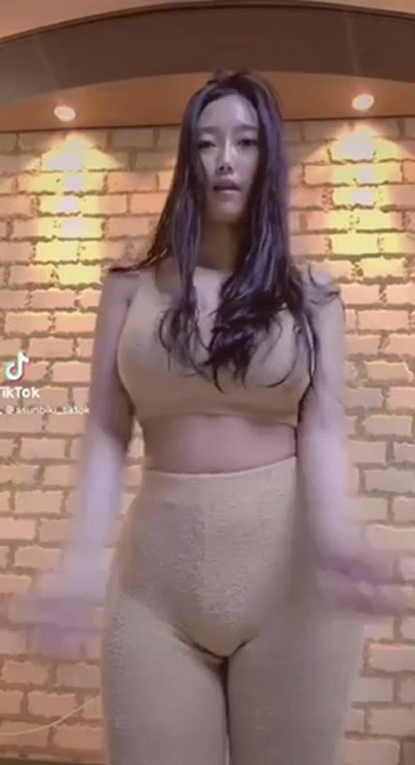 Ssunbiki booty and body