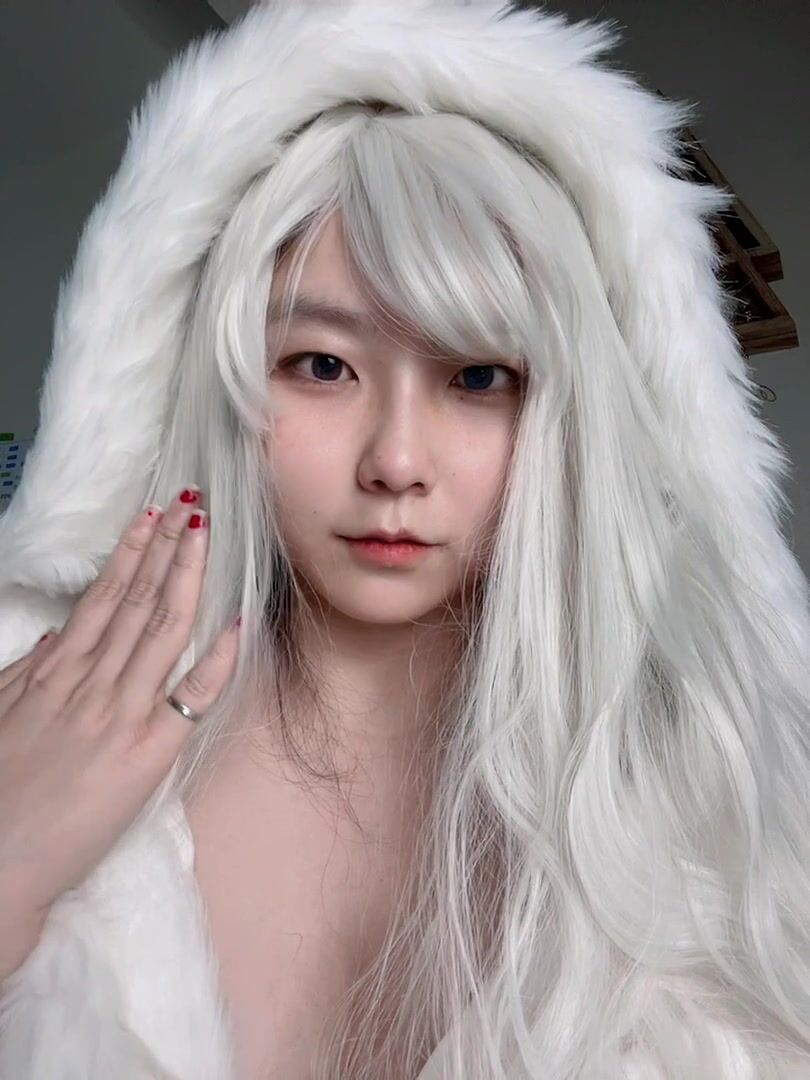 Are you tempted to kiss me?