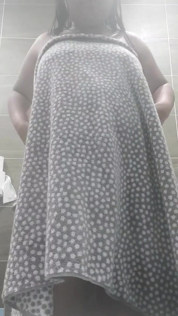 Who likes my 18 year old asian body?