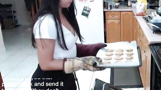 Twitch Asians: queenbaddii making cookies #4