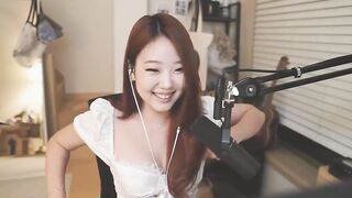 Twitch Asians: Jessica showing her outfit on stream #4