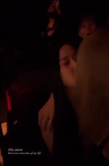 Evergreenily New Years kiss