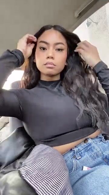 I hope no one sees my Filipina boobs????????