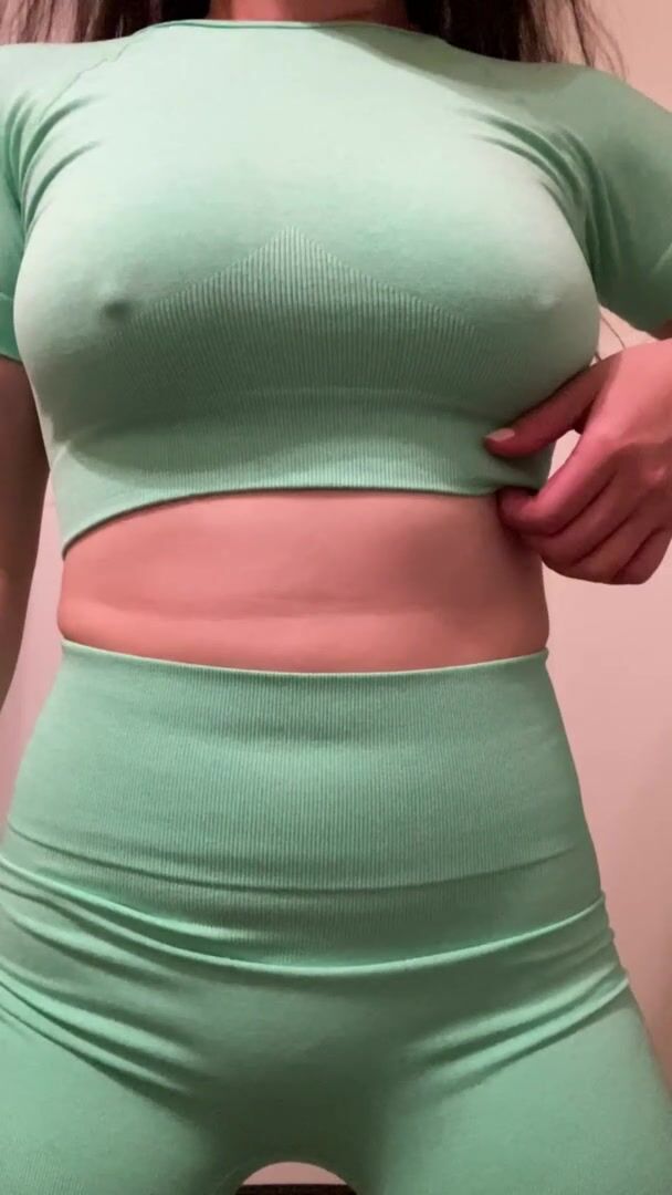 There's an aggressive titty shake at the end!