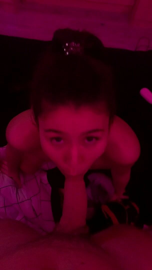 Sloppy deepthroat blowjob????