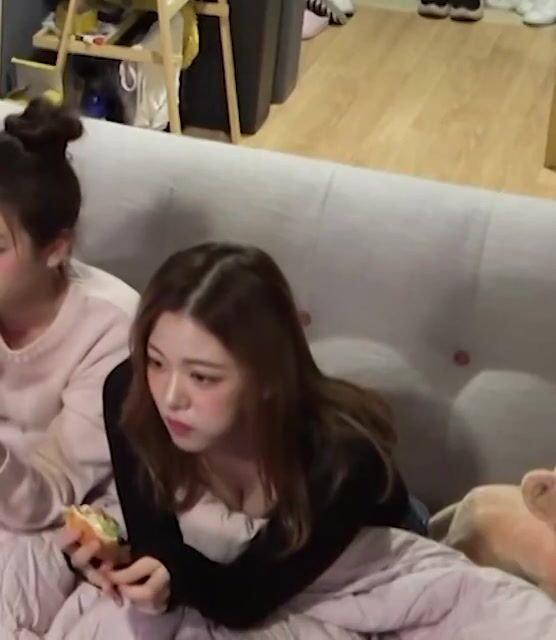 FROMIS_9 Chaeyoung cleavage
