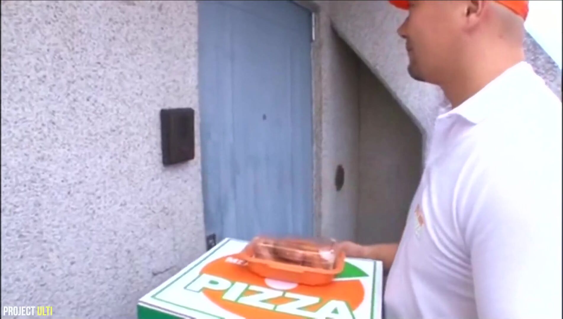 Pizza delivery in Japan