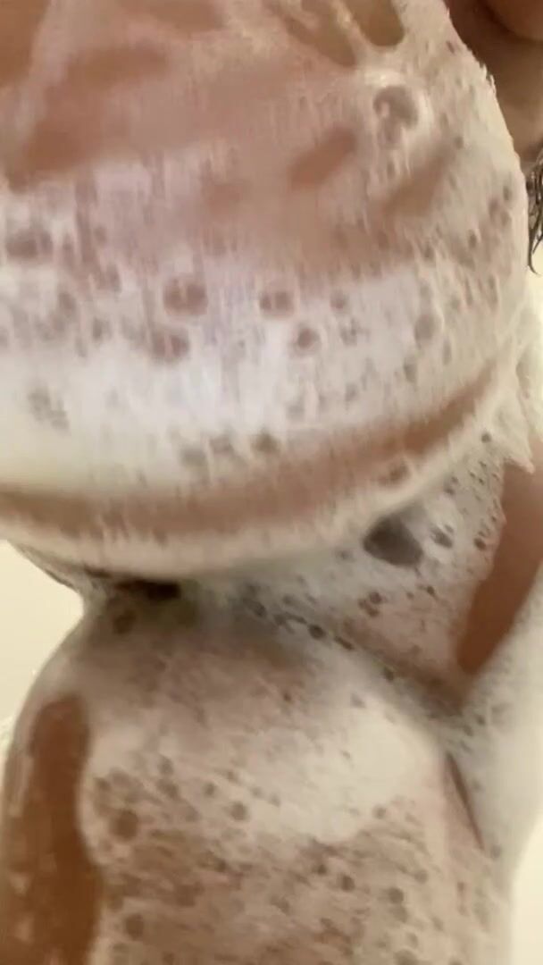 Watch this ass jiggle in the shower ????❤️