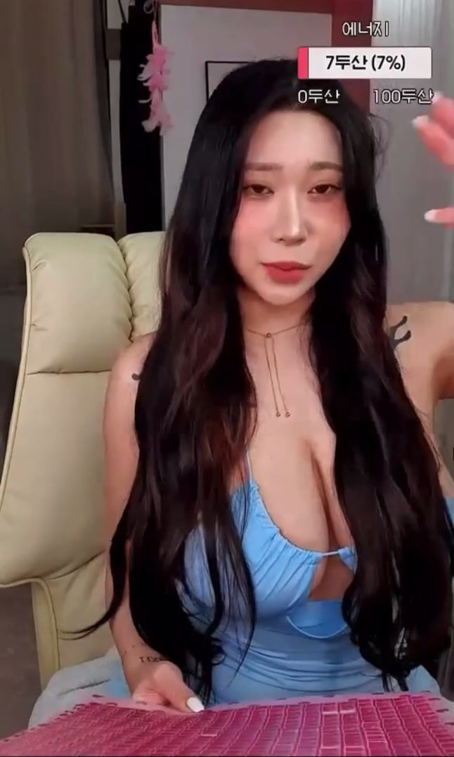 Thank god for Korean girls ????????????????