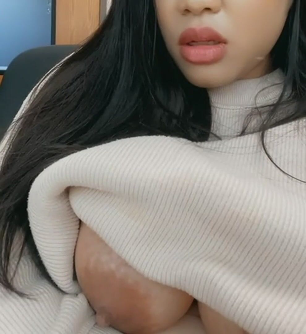 Just a horny little slut on a Monday