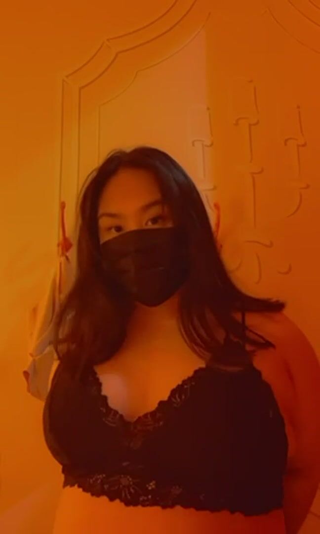 5'2 Filipina waiting for you to give a good pounding