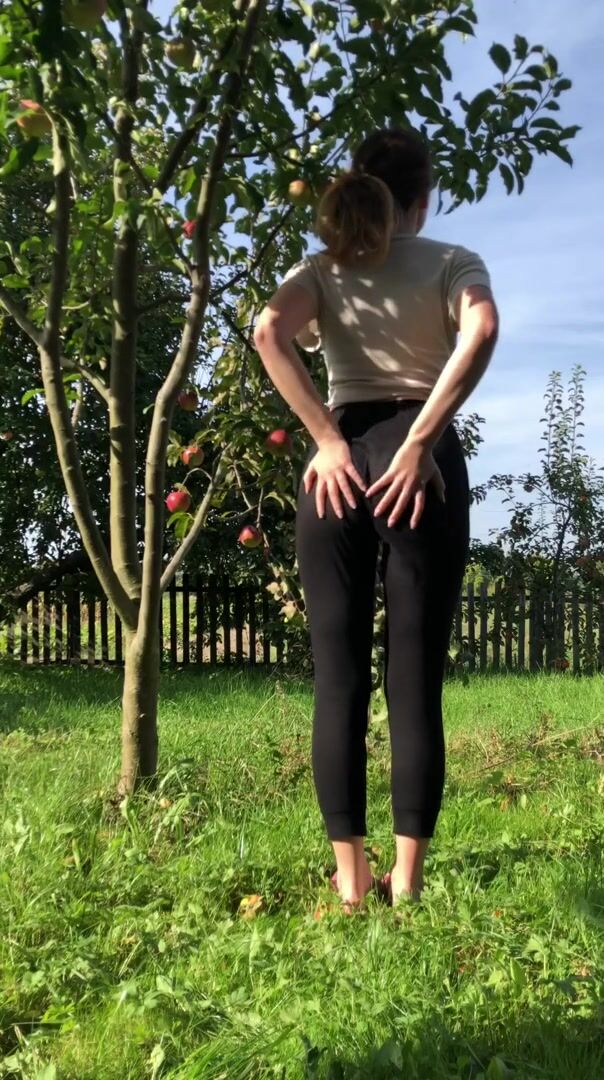 Seems my old neighbour noticed me ♥️ I guess would he like to fuck this ass or no